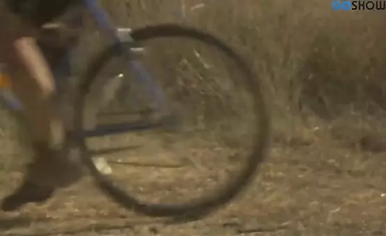 Waldfinden Outdoor-Sex mit Radfahrer