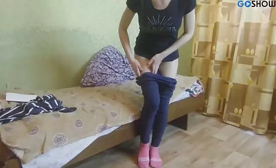 Autoestílense Adolescente Alargando Piernas Y Jugando Con Su vagina