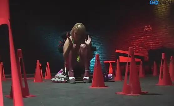 Blonde Se Fait Coincer par un Mechant Alcoolique