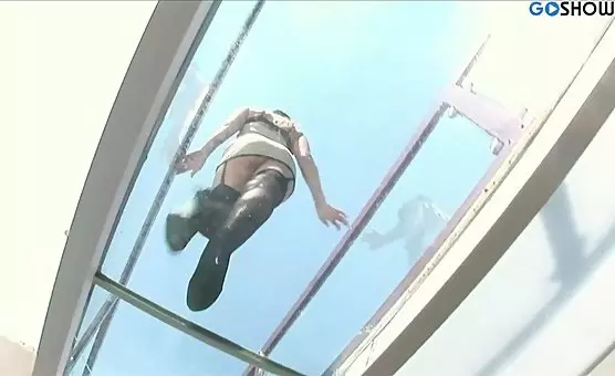 湿润手指和被操的金发丝袜