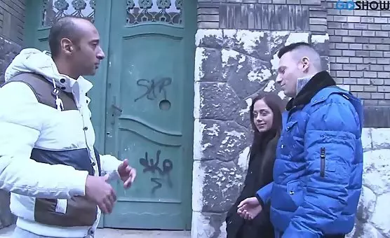 Wechselter Dickschnurr und Gesichtsspiele
